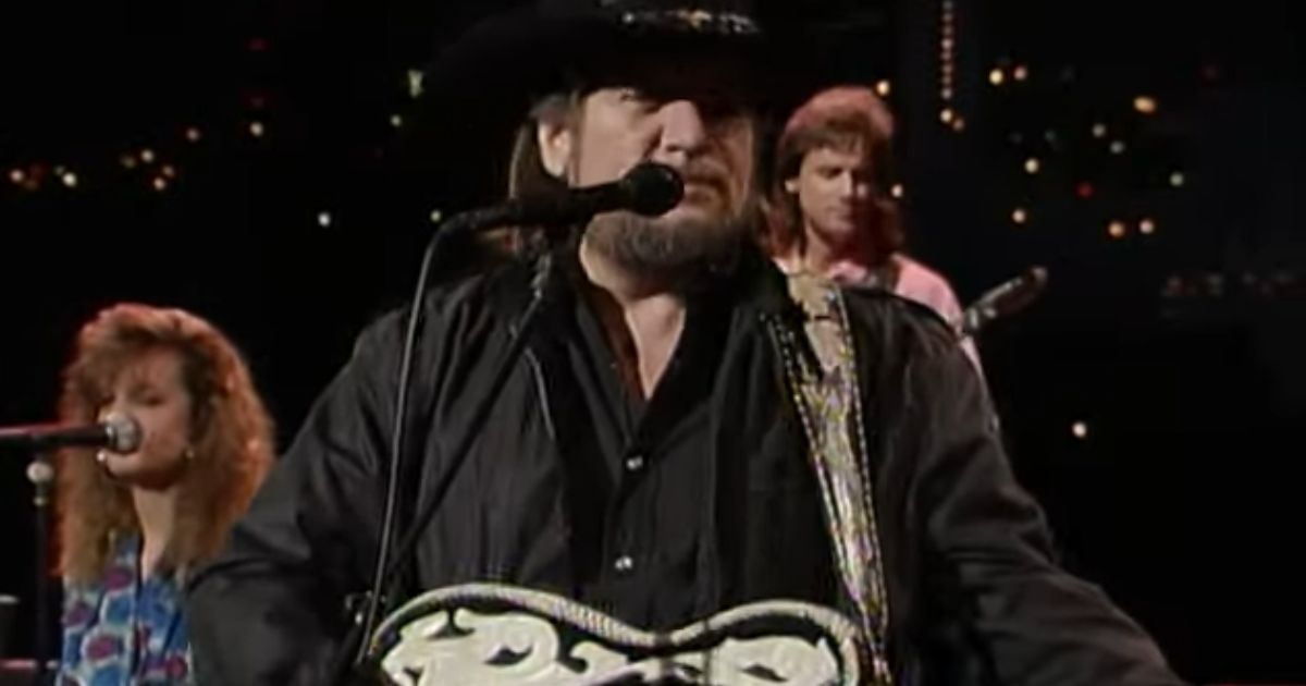 Waylon Jennings – I’m a Ramblin’ Man