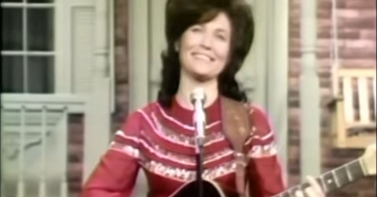 Loretta Lynn – Fist City