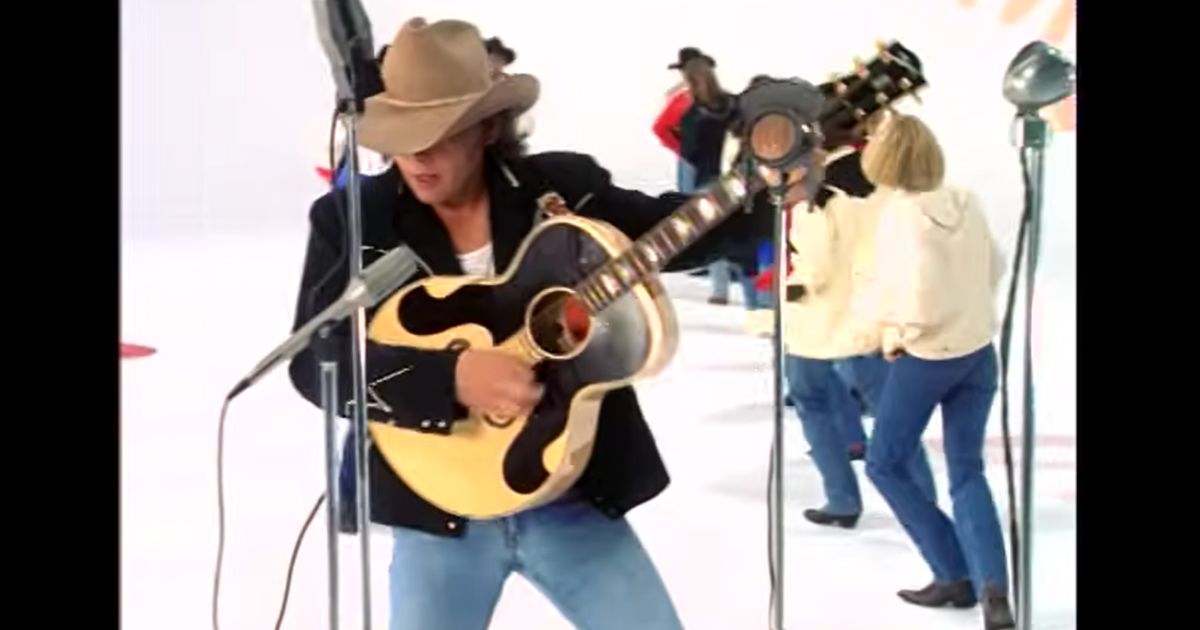 Dwight Yoakam – Crazy Little Thing Called Love